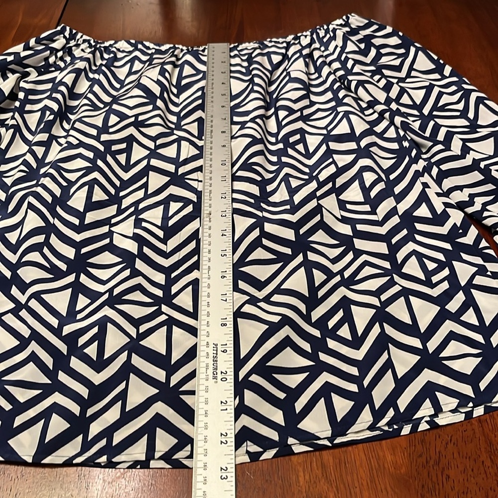 Britt Ryan Navy and White Geometric Silk 3/4 Sleeve Blouse Size Medium - Picture 6 of 7